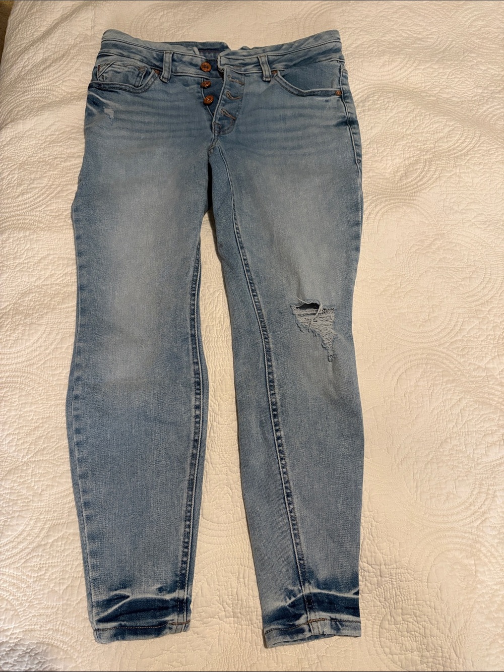 Light Wash Distressed Women's Skinny Jeans